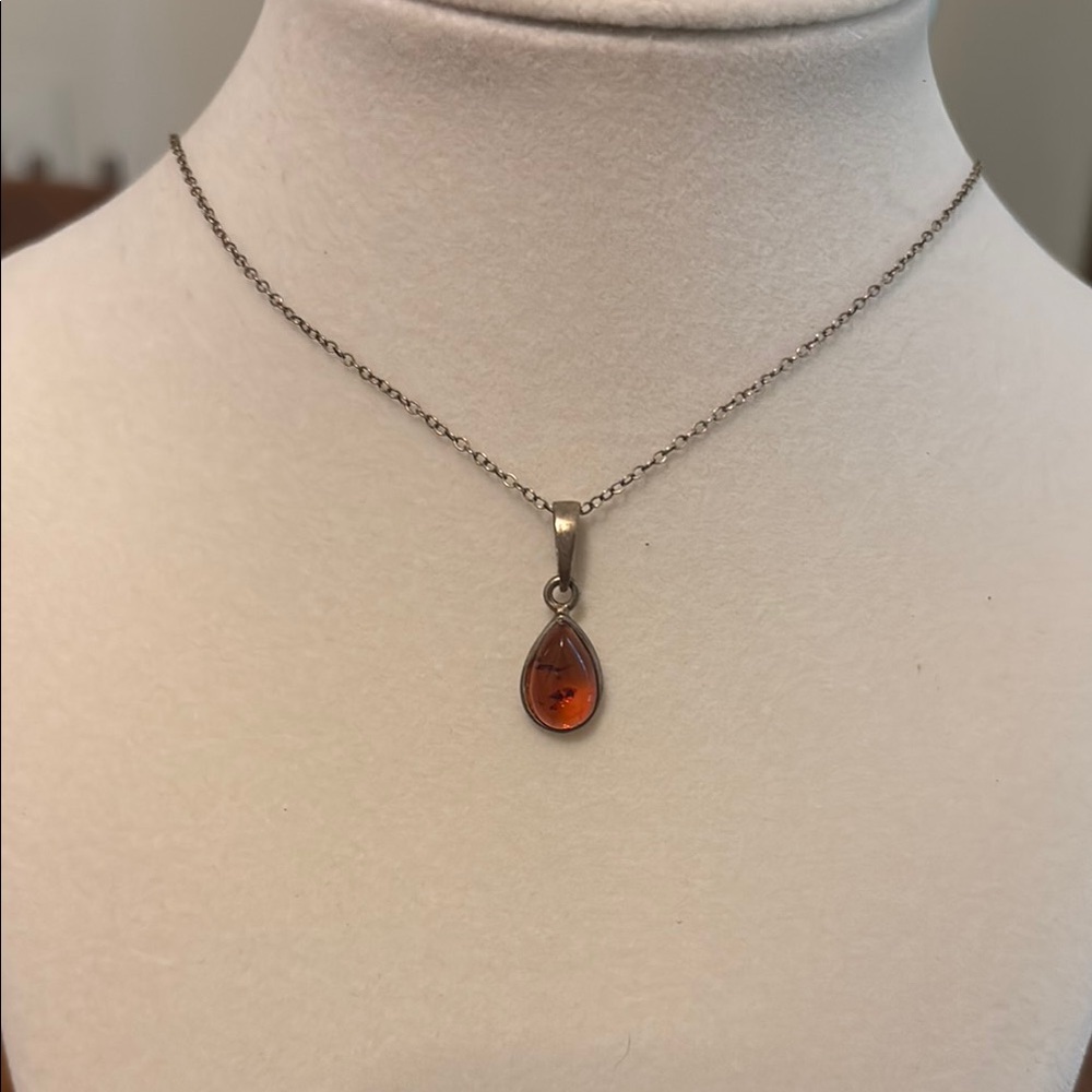 Elegant Amber Teardrop Pendant Necklace